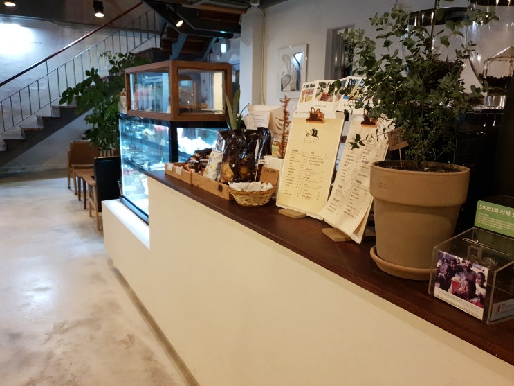  울산 온산에 위치한 '카페:이소' 입니다.