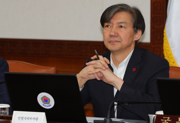  [정치오늘] 조국, 사퇴는 없다… “사모펀드 기부하고 웅동학원 권한 놓겠다”