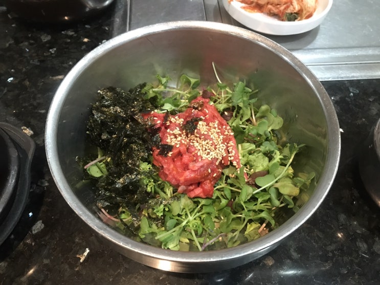  점심으로 육회 했네요