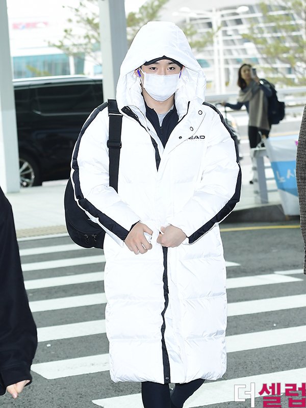  [몬스타엑스] 원호가 출국할때 입은 협찬패딩 ㅋㅋㅋㅋㅋㅋㅋㅋ