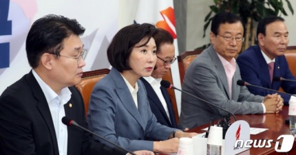 한국당 “조국 지키려고 온국민의 조국 버려”