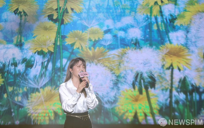 홍진영 '소속사와 신뢰 깨졌다…전속계약해지 법적절차 요구' 홍진영 '소속사와 신뢰 깨졌다…전속계약해지 법적절차 요구'