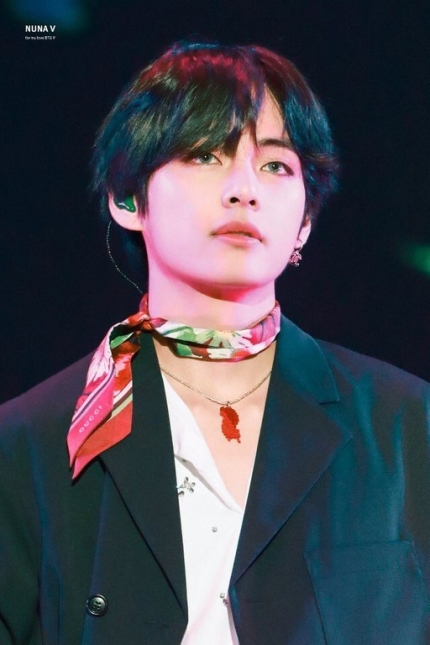  방탄소년단 뷔. 비공식 뮤비가 유튜브 K팝 1위