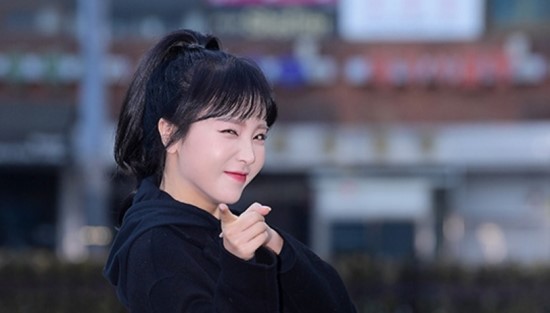  뮤직K 측 "홍진영, 5년간 100억 이상 정산…홍진영 "이면 계약·정산 누락"  
