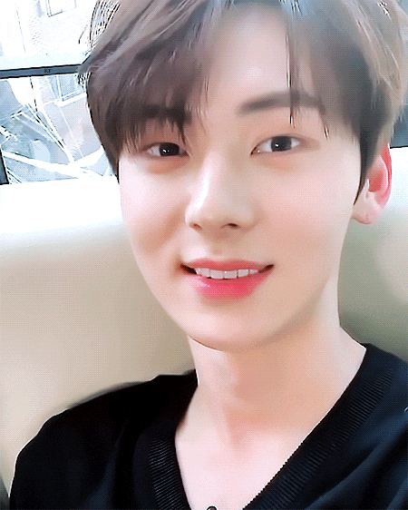  [ 190823 황민현 뮤지컬 인터뷰 움짤 모음 ] 연예가중계 _ 같이 퇴근할까요 #마리앙투아네트