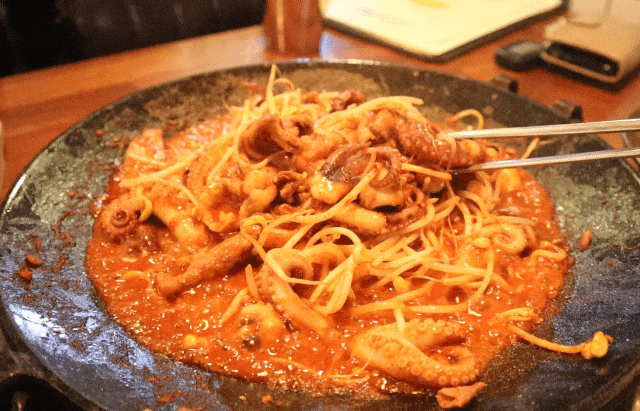  광주 주월동 맛집 - 퐁듀치즈에 찍어먹으면 환상인 쭈꾸미차돌박이가 있는 쭈박이식당!