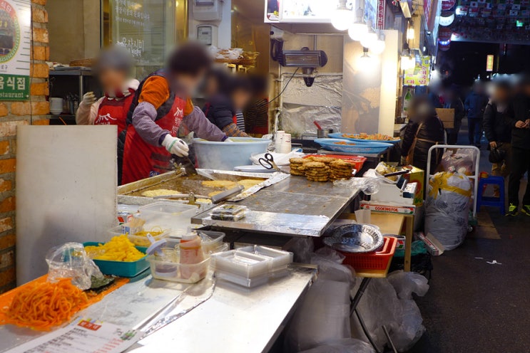 명절연휴에도 쉬지 않는 광장시장, 찹쌀꽈배기와 박가네빈대떡 명절연휴에도 쉬지 않는 광장시장, 찹쌀꽈배기와 박가네빈대떡