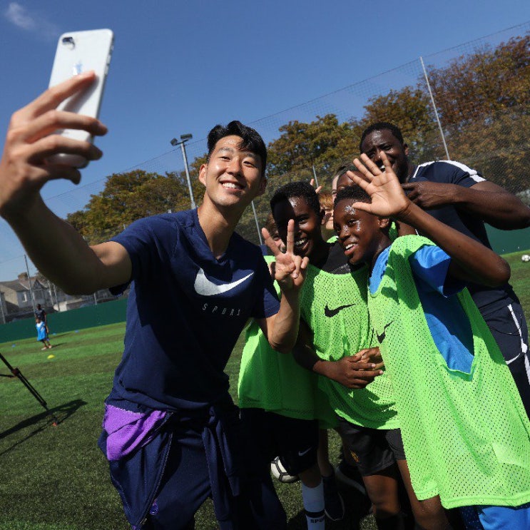  8월 23일 토트넘 훈련사진 및 손흥민의 축구캠프 방문 사진