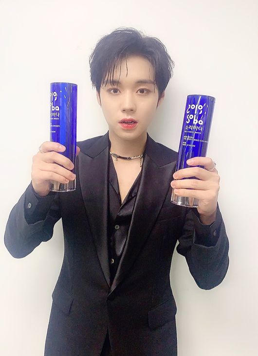  190823 소리바다어워즈 박지훈 쌍트로피 2관왕 축하해cc