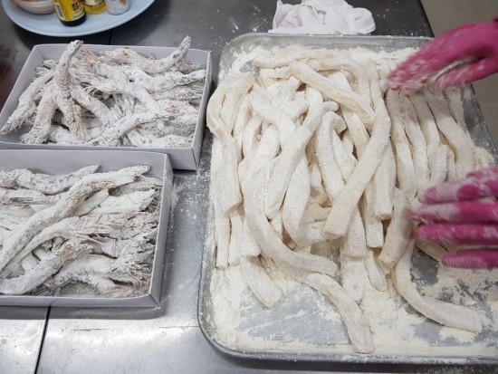  자영업의 단기적 전망 2편 - 생각의 전환이 필요할 때입니다! (30cm 대왕오징어 튀김과 15cm 대왕새우 튀김의 콜라보!!!)