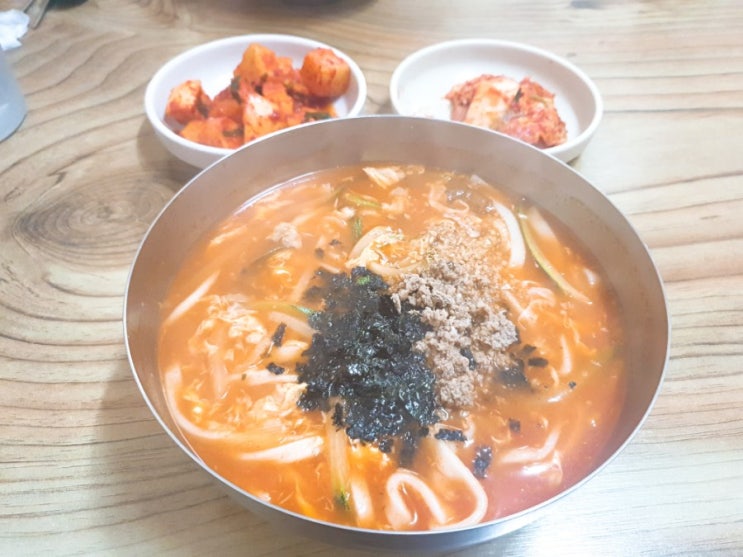  강릉여행 / 강릉역 맛집 / 윤정수 / 장칼국수 / 벌집
