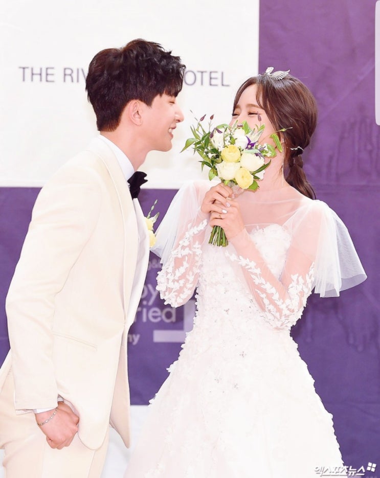  "꿈 이뤄져 감격"..'결혼' 유키스 기섭정유나, 친구에서 부부로..결혼식 기자회견 참석한 기섭ㆍ정유나 부부 [종합]