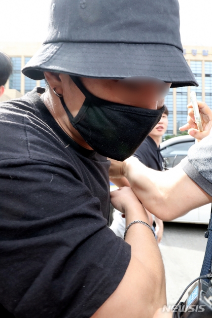 '일본 여성 폭행 영상' 남성 조사…"조작됐다" 주장 '일본 여성 폭행 영상' 남성 조사…"조작됐다" 주장