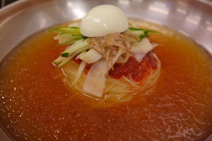  센텀가야밀면 : 센텀 밀면, 돼지국밥 육수가 맛좋은 집