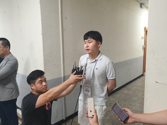  정치색으로 물든 부산대 '촛불집회(=자유한국당+태극기 부대 부산대 집회)' 미뤄질 듯..주최측 대표성 논란 추진위원장이 자한당 부산대 지부장으로 발혀져 학생들이 사퇴 요구
