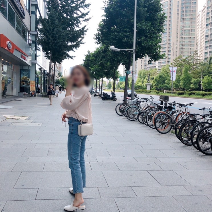  190803데일리룩: 쥬드르 크로스백/ 지니킴 뮬/ 일자바지 코디/ 블라우스
