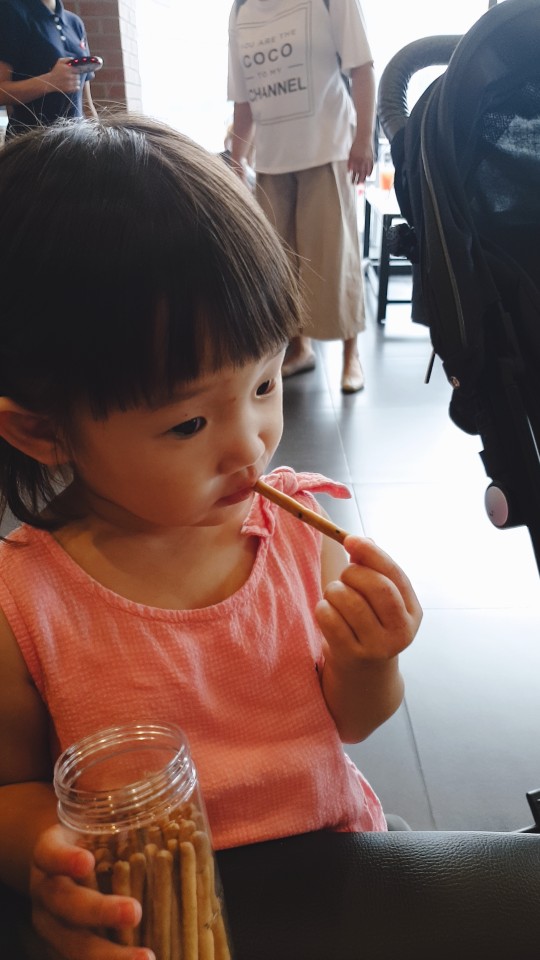  둘째 손가락 습진 피부과 방문