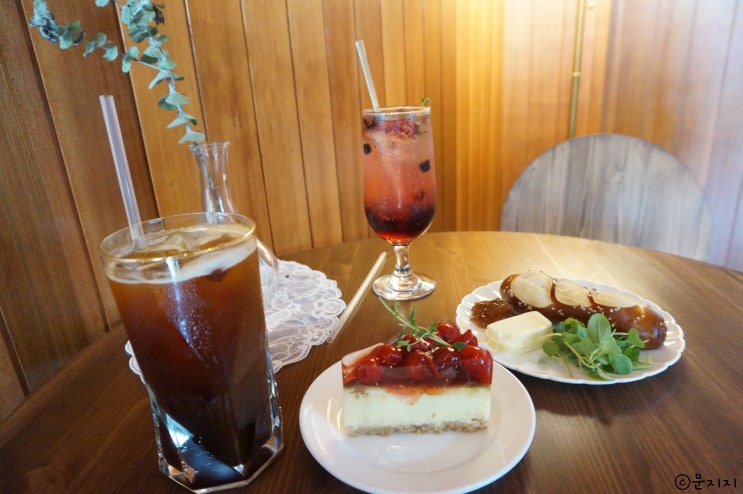  동인천 신포시장 카페 아네모오네, 디저트바 (와인&맥주)