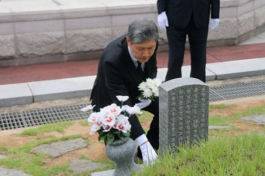 노태우 아들 노재헌 5.18 묘지에 참배와 사과
