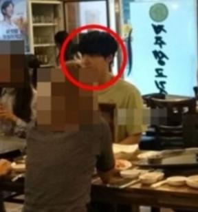 안재현 생일파티 ‘충격 진실은?’... 팬들의 의혹 증폭시킨 한 장의 사진 ‘논란 일파만파’ - 내외뉴스통신 안재현 생일파티 ‘충격 진실은?’... 팬들의 의혹 증폭시킨 한 장의 사진 ‘논란 일파만파’ - 내외뉴스통신