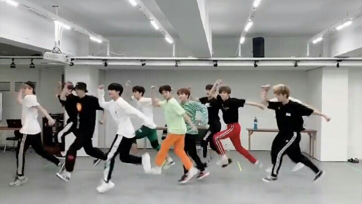  X1 프리미어 쇼콘 D-1