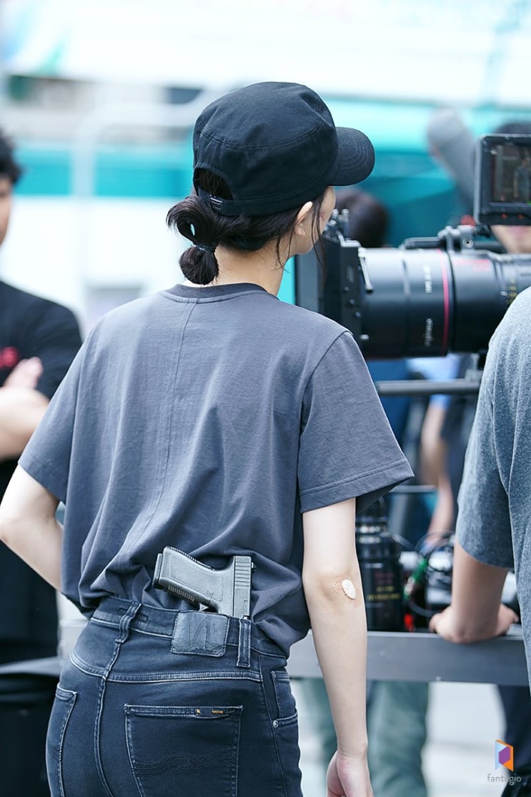 60일 지정생존자 강한나 패션 정보 :: 시에로 티셔츠