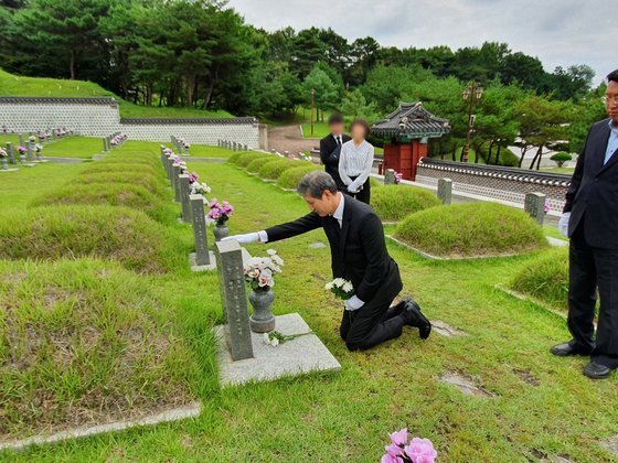  노태우 前대통령 아들, 5·18민주묘지 참배