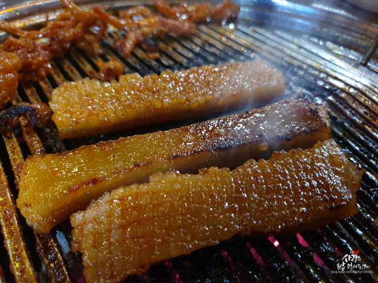  교대역 2차 맛집 벌집 껍데기, 닭발, 돼지 특수부위 등 가성비 훌륭한 껍닥집