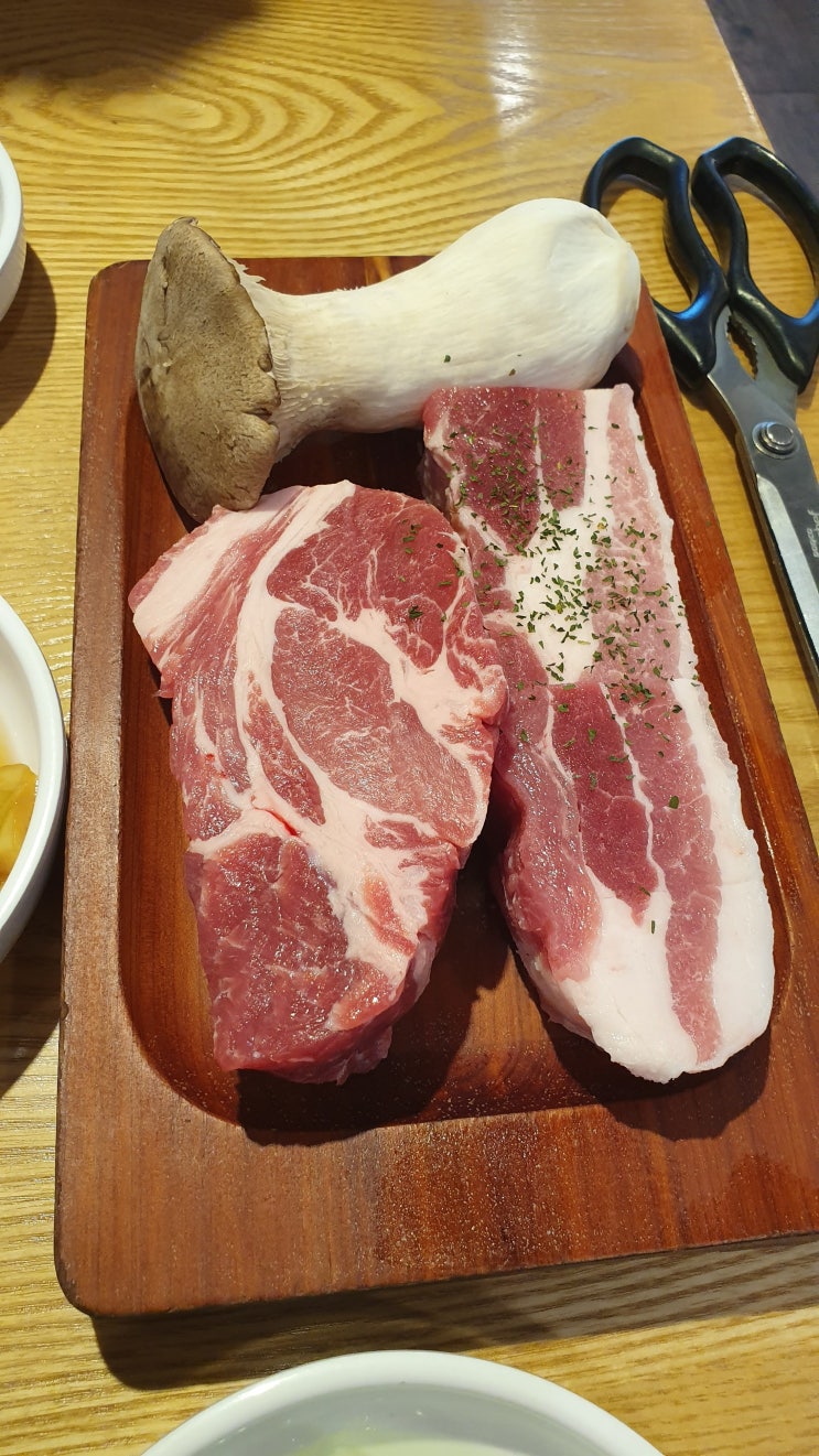  부천 상동역 맛집 숯불직화로 한돈 삼겹목살 고기밥상