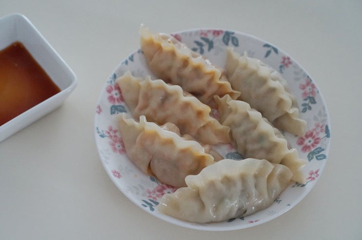  이영자만두 해화당, 매콤해물 왕교자로 만둣국 끓이기!