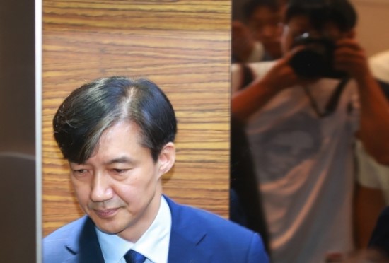 '여배우 주장' 김용호 "조국이 소송 겁박...생존방송 준비" '여배우 주장' 김용호 "조국이 소송 겁박...생존방송 준비"