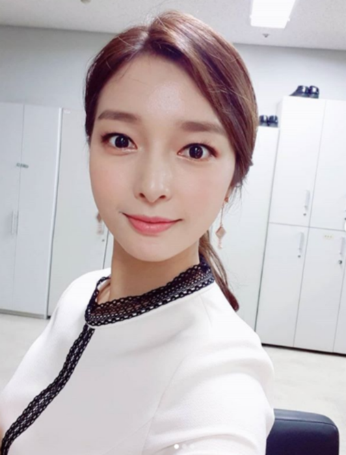 대학가요제 '안녕하세요' 부른 이상미 재혼... 덩달아 '최욱'도 실검에 대학가요제 '안녕하세요' 부른 이상미 재혼... 덩달아 '최욱'도 실검에