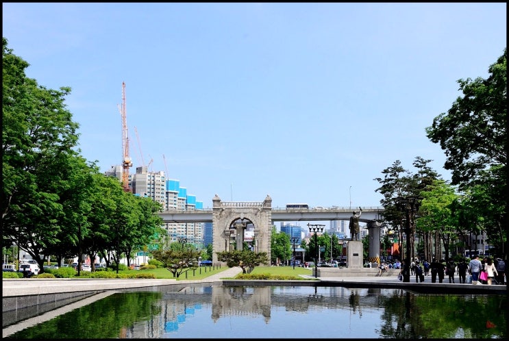  무능한 국왕 고종이 만든 매국노 이완용과 서대문 독립문