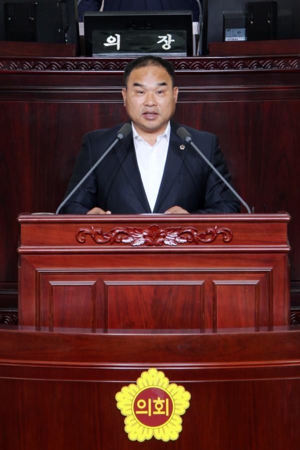  경기도의회 박창순 의원, 도지사와 교육감에게 도정질문 진행