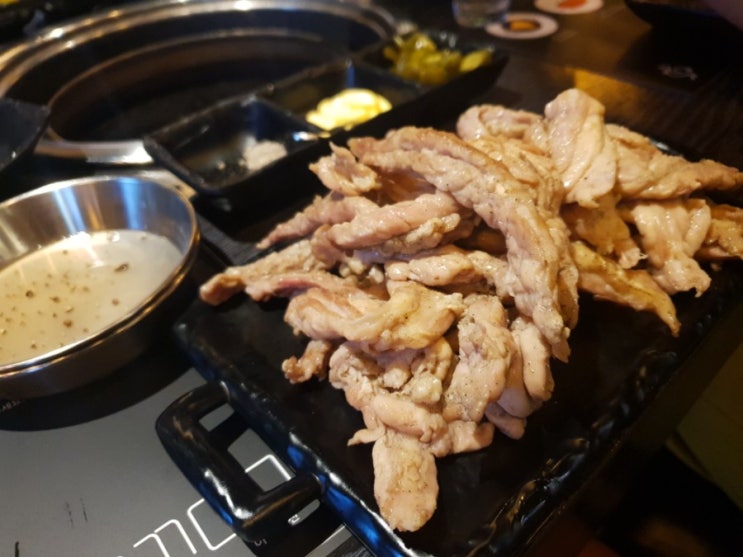  신사역 맛집 닭목살구이 이색맛집