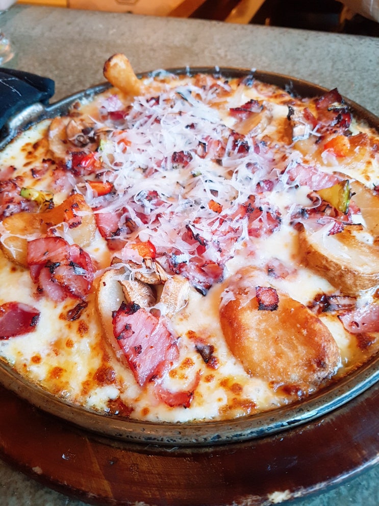 강남역 맛집 : 미즈컨티테이너 강남 이스트에서 떠먹는 피자! 바삭바삭해애앵