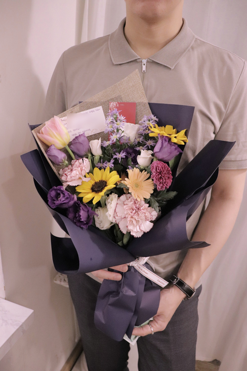  [광화문 꽃집] 보랏빛 향기가 물씬 느껴지는 꽃다발-남자친구 선물로 딱 좋아요!