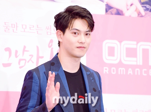  이종현 "씨엔블루서 탈퇴, 부적절 언행 실망시켜 죄송" 팀에서 탈퇴한 씨엔블루 멤버 이종현 [공식입장]