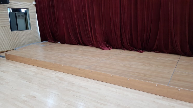  이동식무대, 무대 경사로 설치 - 서서울노인복지관