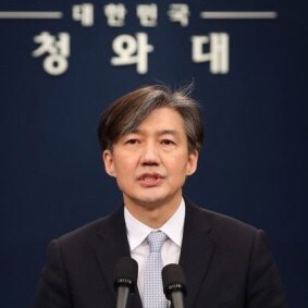 '조국힘내세요' '조국사퇴하세요' 계속되는 공방전 정리