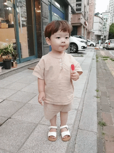 <b>3살</b> 아들 막대<b>사탕</b> 맛있어!