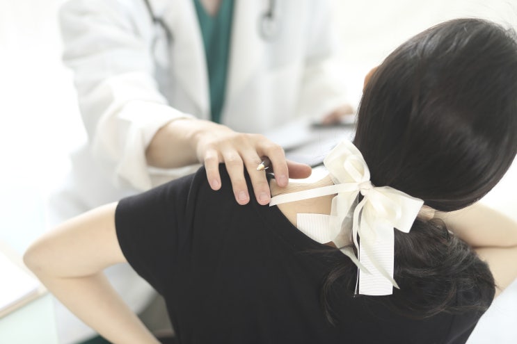  [추나치료요법] 수술 없이 목디스크 증상, 일자목을 치료할 수 있을까? (1)
