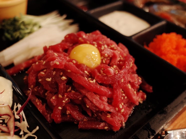  수락산역맛집 육회한 연어 1미터모든걸다줄게