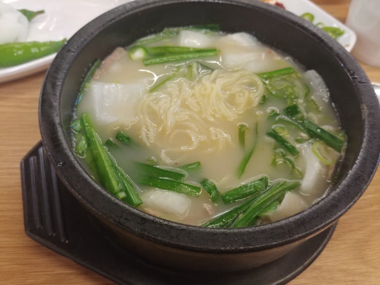  수원 밀면 돼지국밥 부산의 맛을 느껴