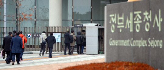 공무원·군인연금 적자 '눈덩이'…내년 4조 돌파