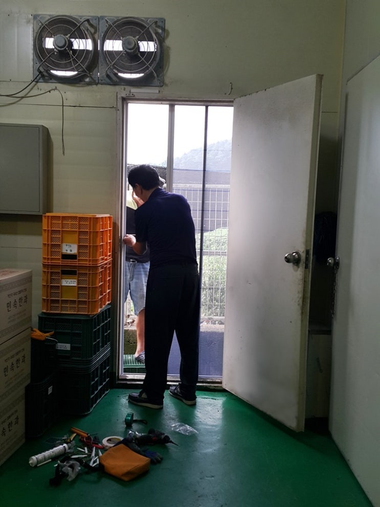  유과.약과.전통한과 공장 초례청에 현관 자동롤방충망 설치
