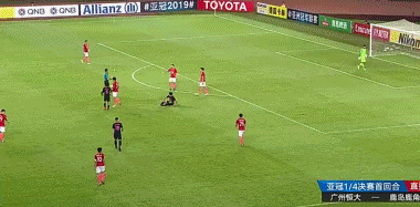  박지수와 일본선수 축구경기중 농구하는 영상