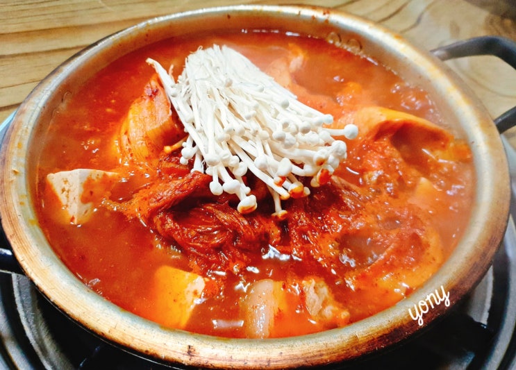  춘천 김치찌개 맛집 거두리 꿀돼지 김치찌개 해장에도 한끼식사로도 최고!