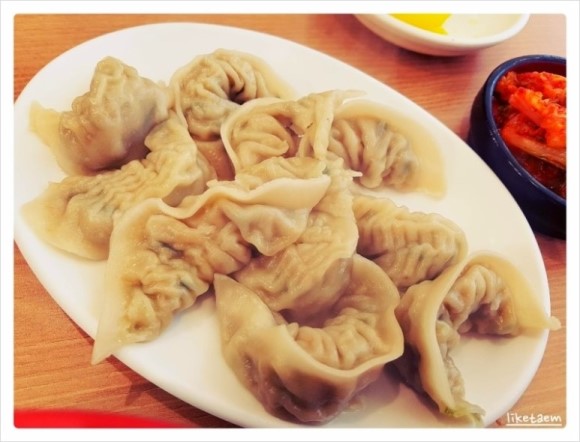  덕유산 휴게소(하행) 라면도 그냥 그랬어요.만두는 맛있었어요!