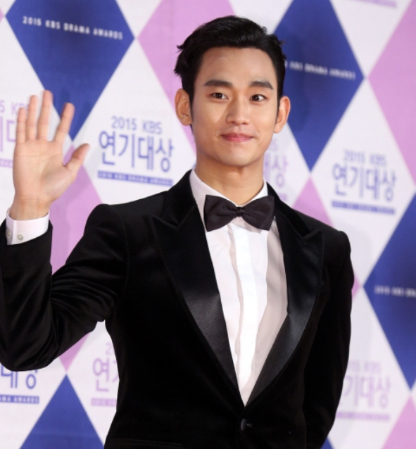  깜짝 출연] TVn 토 일 드라마 '호텔 델루나'깜짝 출연 김수현 '의리'